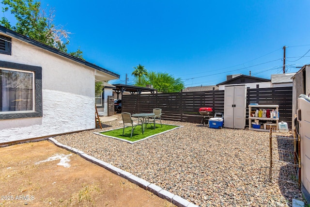 5044 N 18th Ave, Phoenix, AZ 85015 - fenced backyard with a patio area
