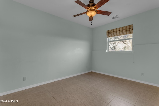 empty room with ceiling fan