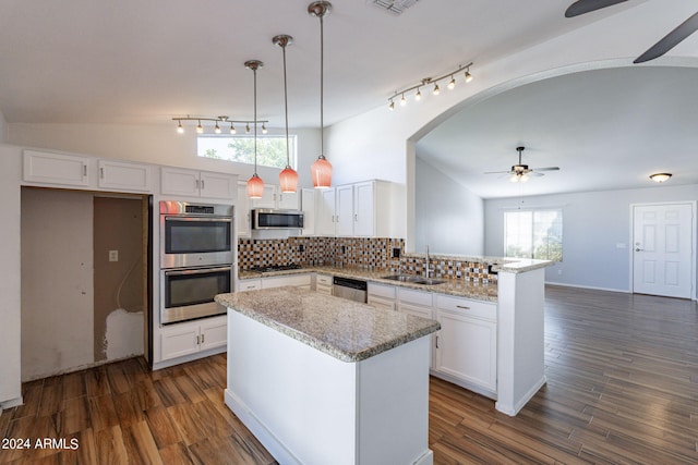 kitchen featuring decorative light fixtures, stainless steel appliances, sink, dark wood-type flooring, and ceiling fan