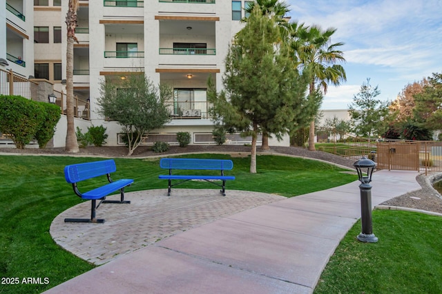 view of property's community featuring a yard