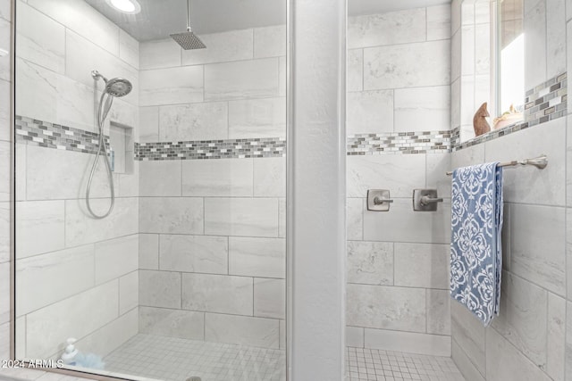 bathroom featuring tiled shower