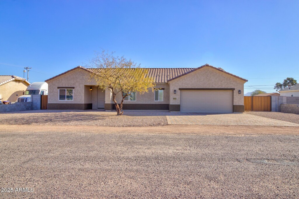 view of front facade with a garage
