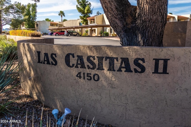 view of community / neighborhood sign