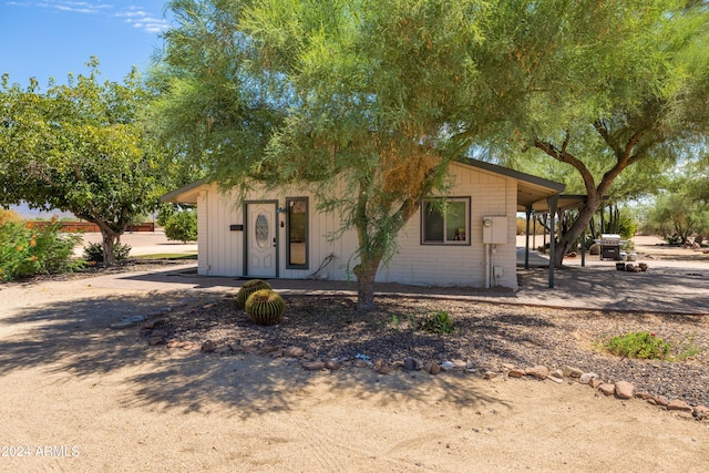 view of front of property