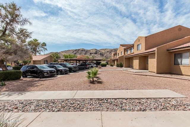 view of yard with a mountain view