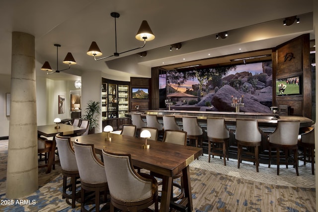 dining space with wet bar