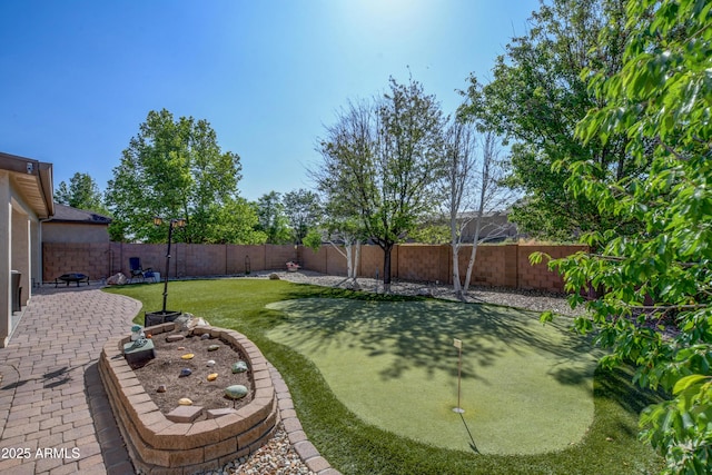 1527 Bainbridge Ln, Chino Valley, AZ 86323 - view of yard with a putting area and a patio area