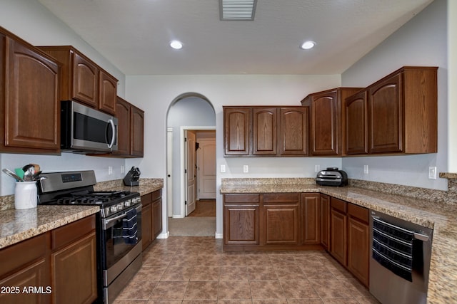 1527 Bainbridge Ln, Chino Valley, AZ 86323 - kitchen with stainless steel appliances, recessed lighting, light tile patterned floors, and light countertops