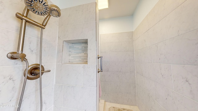 bathroom featuring tiled shower