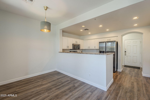 1886 E Don Carlos Ave Unit 136, Tempe, AZ 85281 - kitchen with stainless steel appliances, dark wood finished floors, white cabinetry, a peninsula, and recessed lighting