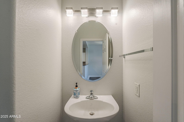 1886 E Don Carlos Ave Unit 136, Tempe, AZ 85281 - bathroom with a textured wall