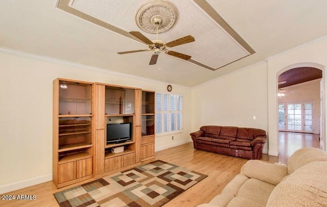 living room featuring ceiling fan, light hardwood / wood-style floors, and ornamental molding