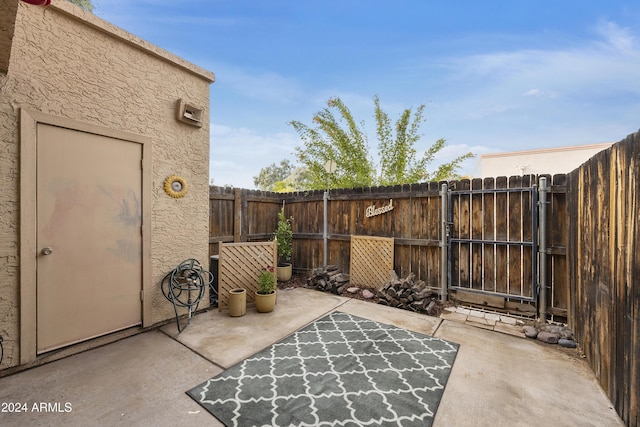 4901 E Kelton Ln Unit 1006, Scottsdale, AZ 85254 - fenced backyard with a patio and a gate