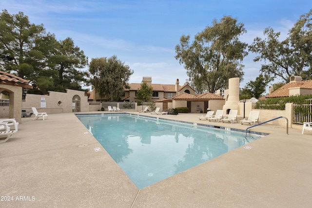 4901 E Kelton Ln Unit 1006, Scottsdale, AZ 85254 - community pool with a patio area