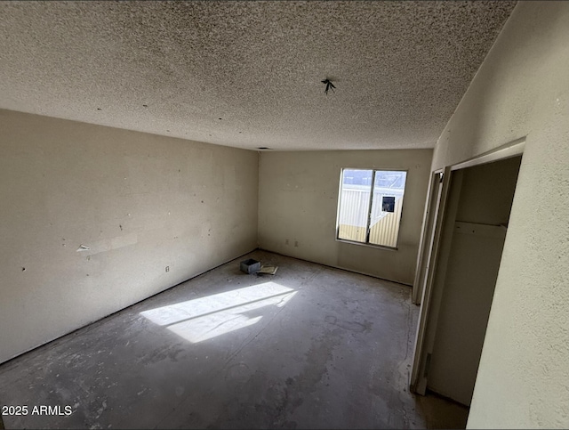 unfurnished bedroom featuring a textured ceiling