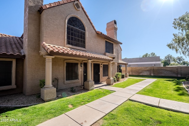 view of front of home with a front lawn