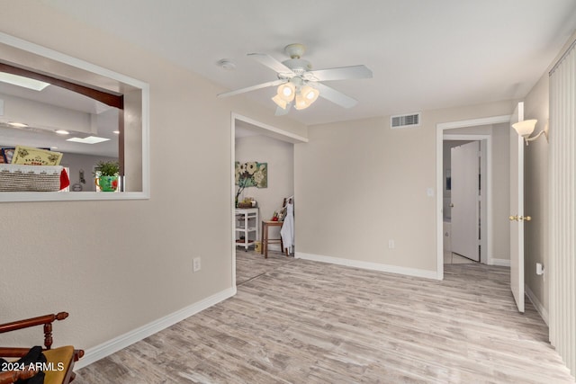 unfurnished room featuring light wood-type flooring and ceiling fan