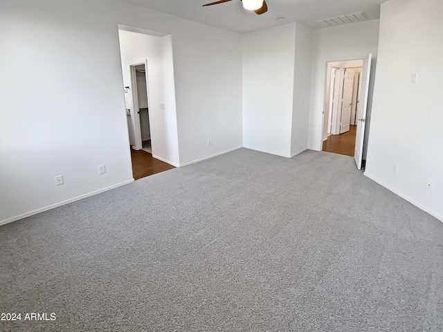 carpeted empty room featuring ceiling fan