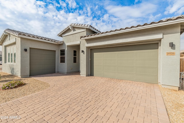 view of front facade with a garage