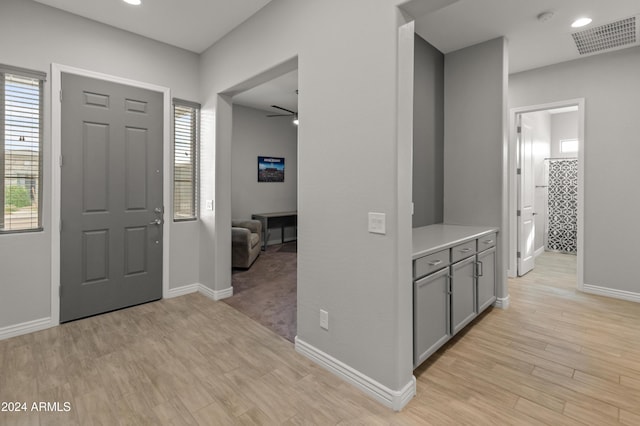 entrance foyer featuring light hardwood / wood-style floors and ceiling fan