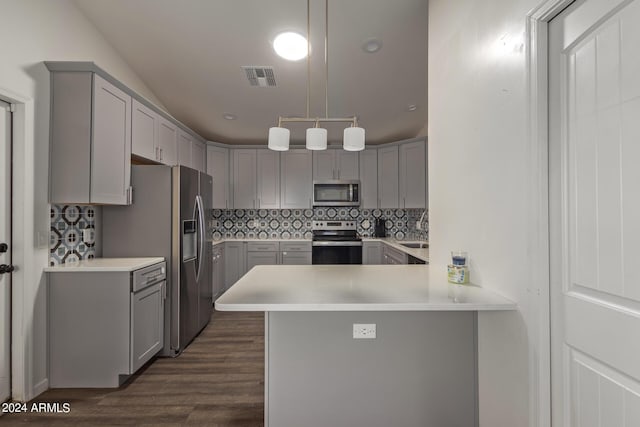 7394 N 67th Dr, Glendale, AZ 85303 - kitchen featuring stainless steel appliances, backsplash, visible vents, gray cabinets, and dark wood-style flooring