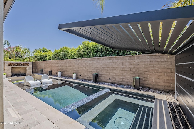 199 E Tangerine Path, Queen Creek, AZ 85140 - view of pool featuring an in-ground hot tub and a fenced backyard