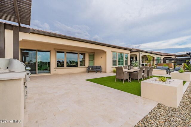 view of patio featuring an outdoor fire pit