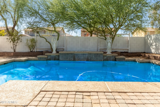 view of swimming pool