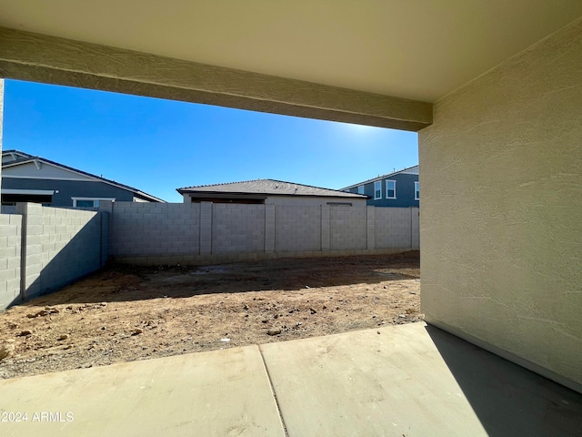 view of yard featuring a patio