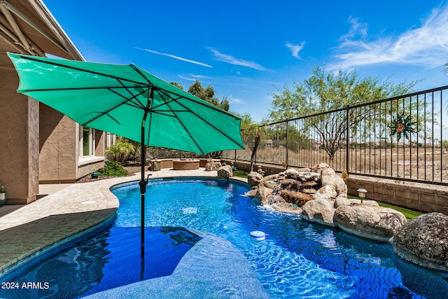 view of swimming pool