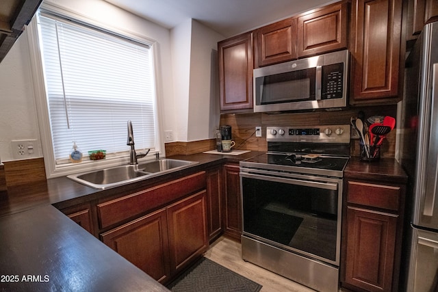 7411 N Toya Vista Rd, Payson, AZ 85541 - kitchen with stainless steel appliances, a sink, dark countertops, and healthy amount of natural light