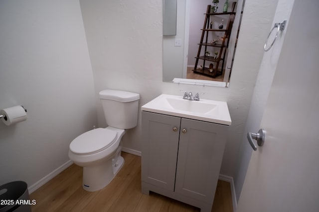 7411 N Toya Vista Rd, Payson, AZ 85541 - bathroom featuring wood finished floors, toilet, vanity, and baseboards
