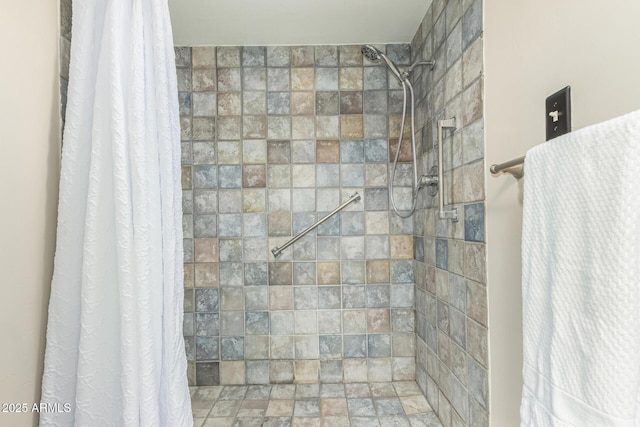 6025 N 10th Pl, Phoenix, AZ 85014 - bathroom featuring tiled shower