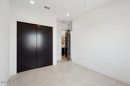 unfurnished bedroom featuring visible vents, recessed lighting, a closet, and baseboards