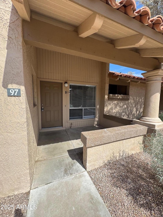 view of exterior entry with stucco siding