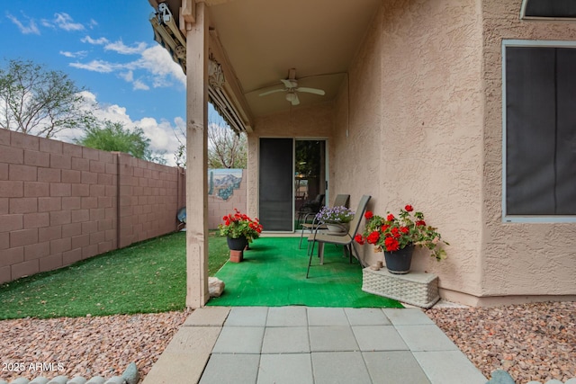 view of patio featuring a fenced backyard and ceiling fan