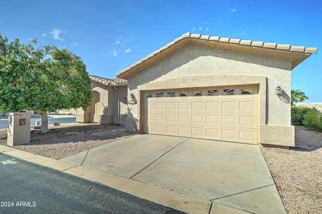 view of front facade featuring a garage