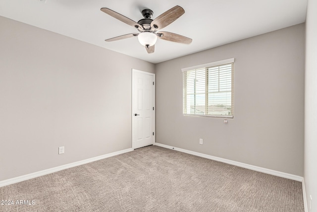 unfurnished room with carpet flooring and ceiling fan