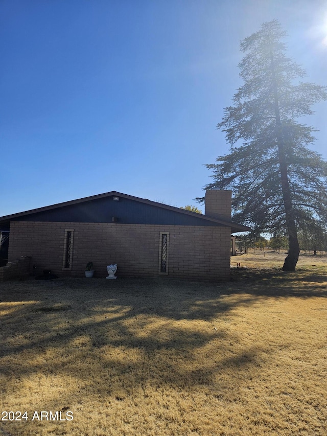 exterior space featuring a lawn