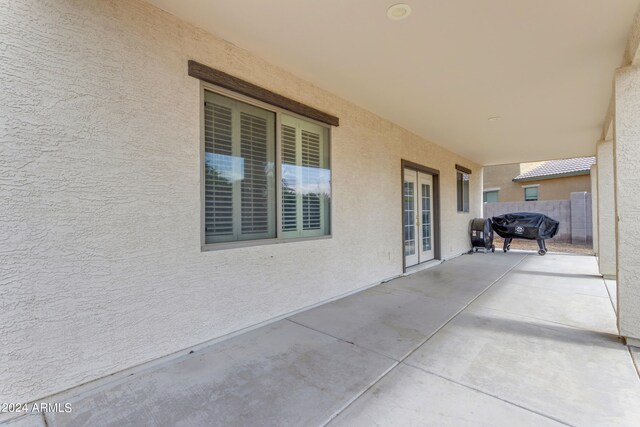 view of yard featuring a patio