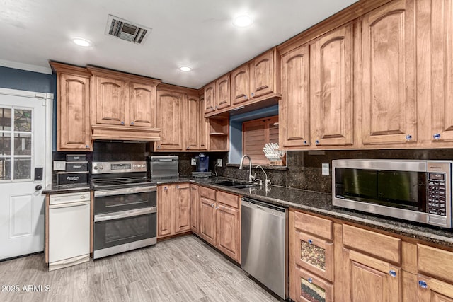 2110 W Morrow Dr, Phoenix, AZ 85027 - kitchen with stainless steel appliances, under cabinet range hood, a sink, tasteful backsplash, and crown molding