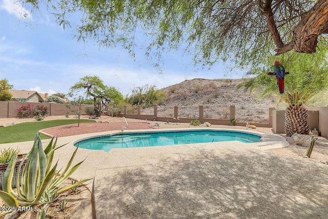 16219 S 14th Way, Phoenix, AZ 85048 - view of swimming pool featuring a mountain view, a patio, and a fenced backyard