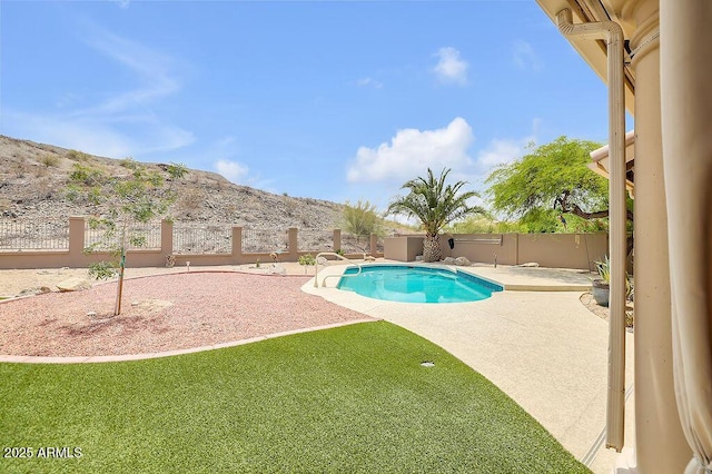 16219 S 14th Way, Phoenix, AZ 85048 - view of swimming pool featuring a patio area, a fenced backyard, and a mountain view