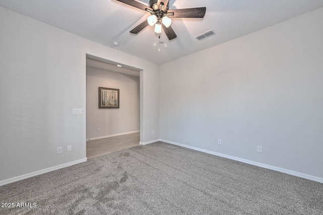 carpeted empty room featuring ceiling fan