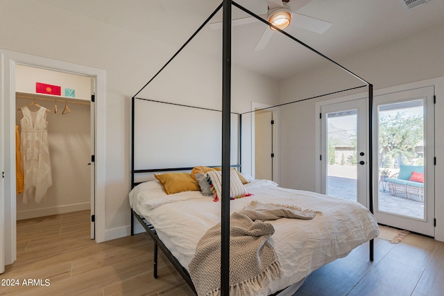 3939 S Veronica Ln, Gold Canyon, AZ 85118 - bedroom featuring access to exterior, a walk in closet, light wood-style flooring, baseboards, and visible vents