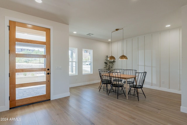 3939 S Veronica Ln, Gold Canyon, AZ 85118 - dining space with baseboards, visible vents, recessed lighting, and light wood-type flooring