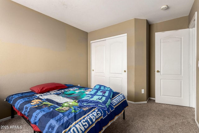 carpeted bedroom with baseboards and a closet