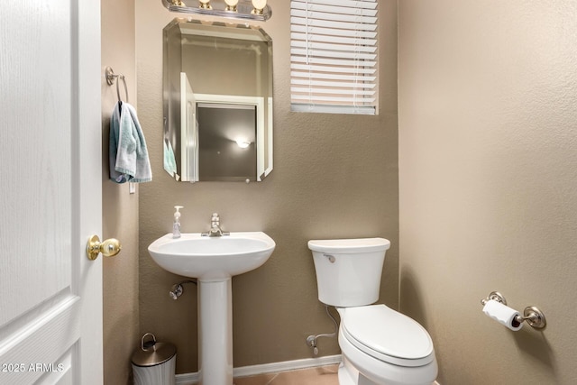 bathroom featuring a sink and toilet