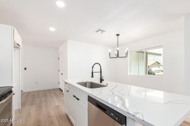 524 S Pioneer, Mesa, AZ 85204 - kitchen featuring stainless steel appliances, a sink, light wood-style floors, white cabinetry, and recessed lighting