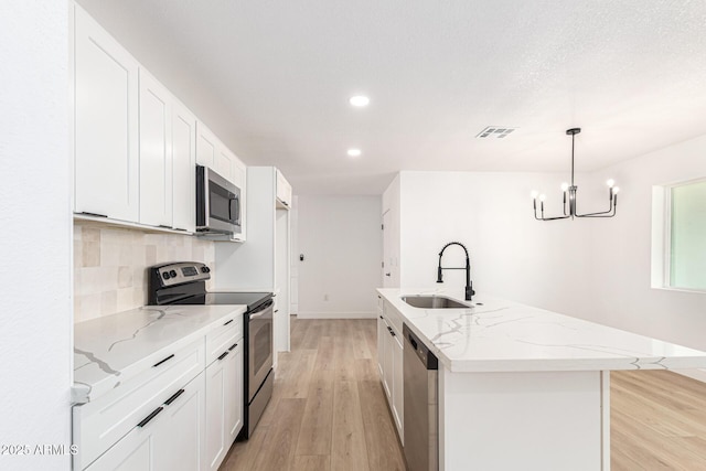 524 S Pioneer, Mesa, AZ 85204 - kitchen featuring appliances with stainless steel finishes, a sink, light wood-style flooring, recessed lighting, and a chandelier